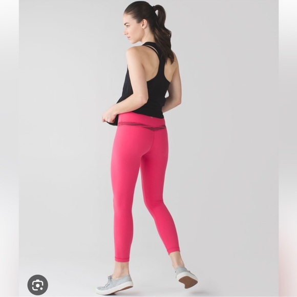 Lululemon Align Leggings Size 8 Barbie Boom Juice bright pink - Picture 5 of 12